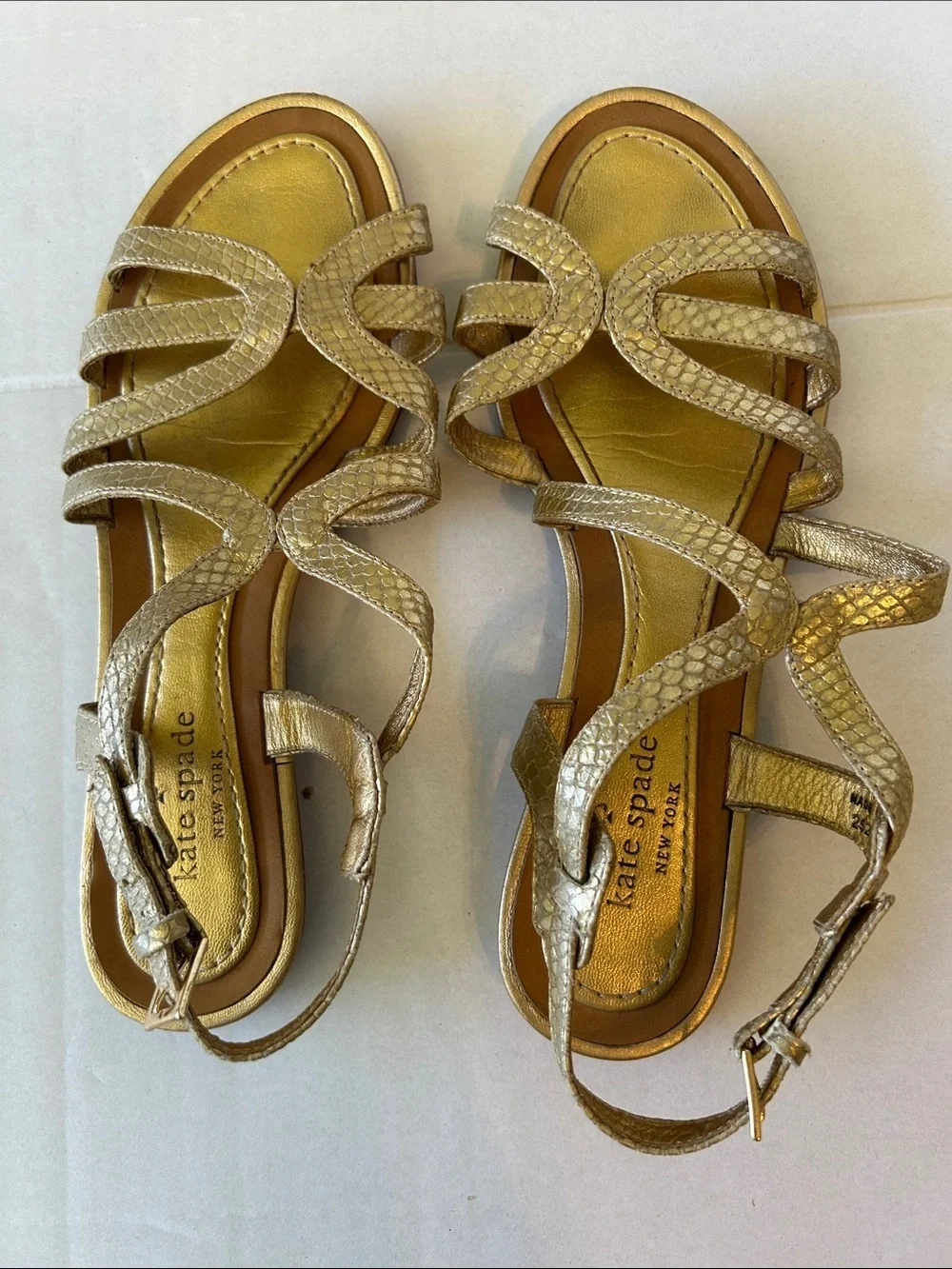KATE SPADE METALLIC GOLD TONED EMBOSSED LEATHER TRIM SANDALS SIZE 91/2